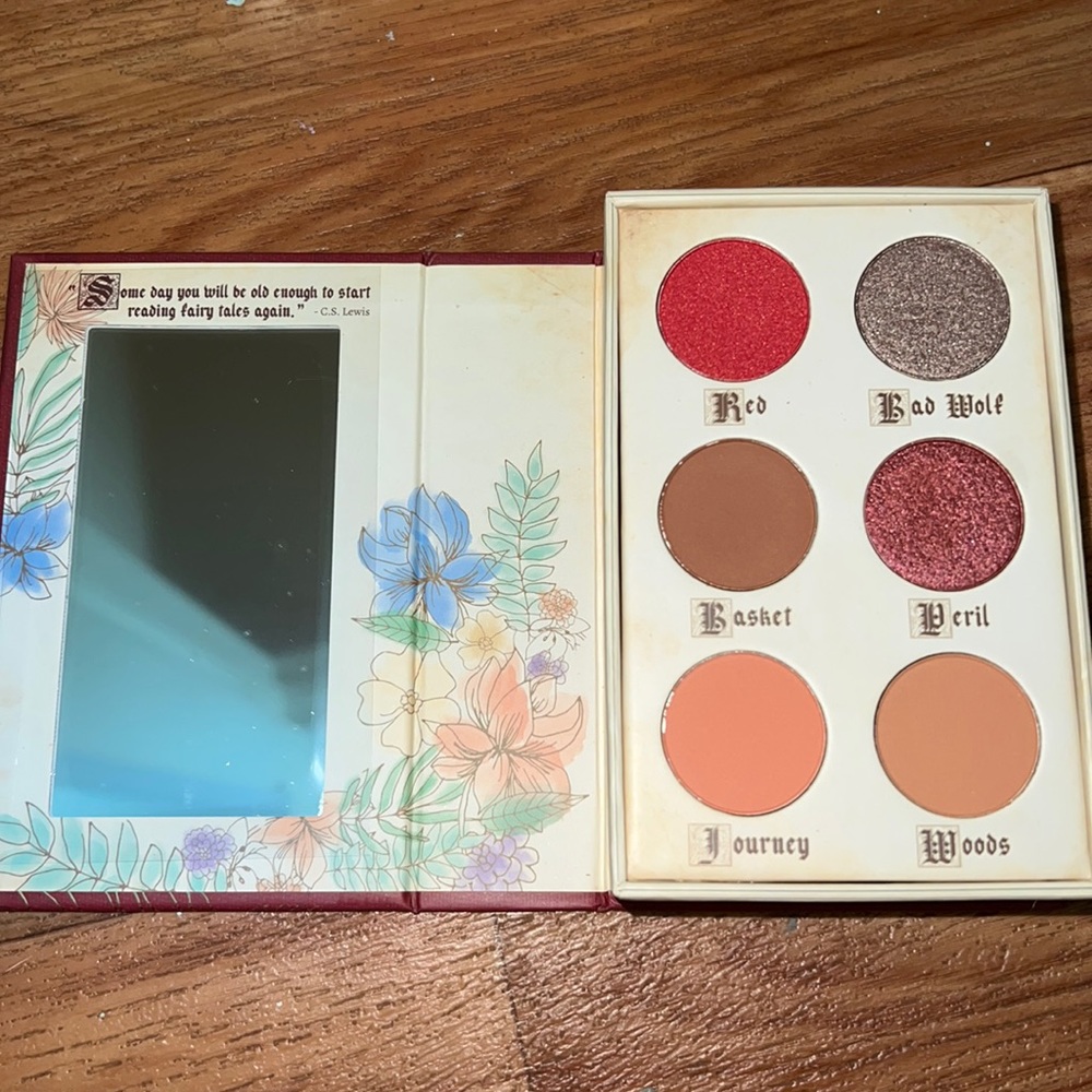 Eyeshadow palette